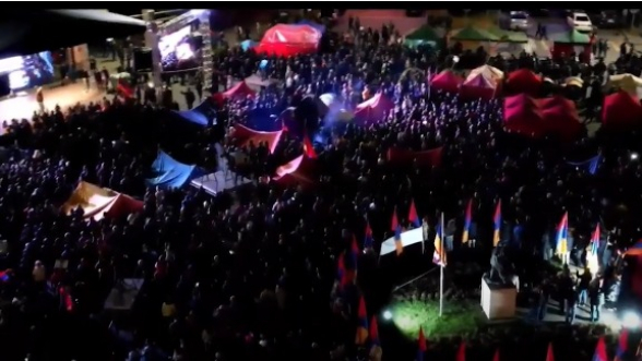 Ֆրանսիայի հրապարակը «Զարթնի՛ր, լաո» է երգում